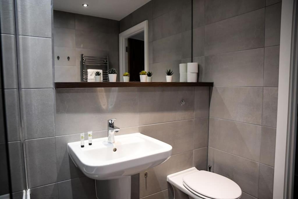 Modern 2 Bedroom Apartment - City Centre - Parking 曼彻斯特 外观 照片