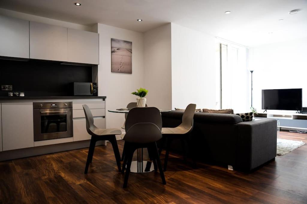 Modern 2 Bedroom Apartment - City Centre - Parking 曼彻斯特 外观 照片